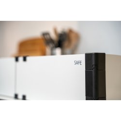 Safe &amp; Care - Selvkl�bende komfurafsk�rmning SC547 - Metal - Hvid - Plastik - Sort - 55-65 cm